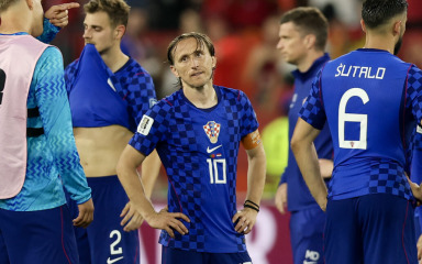 Nogometne legende Henry i Ibrahimović: ‘Sudac i VAR izbrisali su jedan od najvećih trenutaka. Ovo je pljačka’