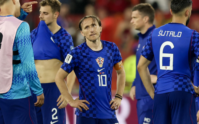 Nogometne legende Henry i Ibrahimović: 'Sudac i VAR izbrisali su jedan od najvećih trenutaka. Ovo je pljačka'