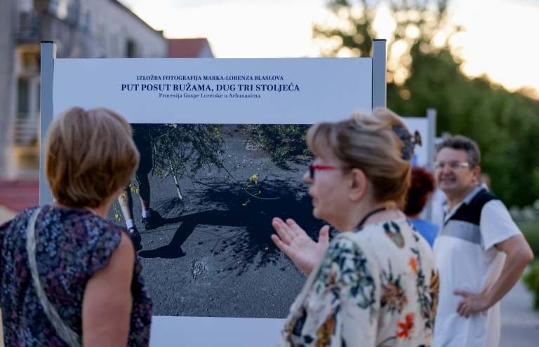 Na Muraju otvorena izložba fotografija Marka Lorenza Blaslova posvećenig Gospi Loretskoj