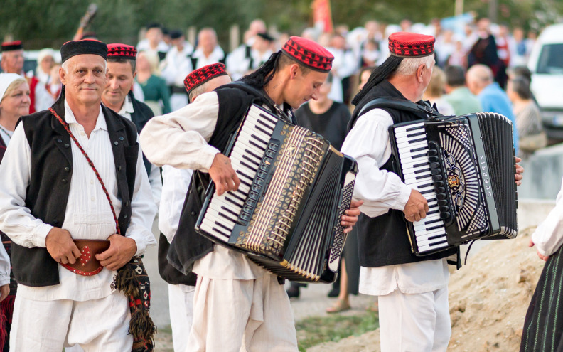 OD SLUNJA DO RAVNIH KOTARA Poljica ugostila ljubitelje pjesme, plesa i običaja: 'Najljepši dio je povezivanje'