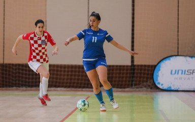 Zadarska studentica uspješna je nogometašica i sutkinja: ‘Lakše je polagati ispite nego suditi zaleđa’