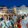 U Privlaci održan 5. Wine Eno Gastro Festival: Mul ispunili vino, domaći proizvodi i pjesma Jasne Zlokić