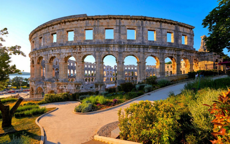 Pula donira 20 tisuća eura Omišu za saniranje posljedica požara