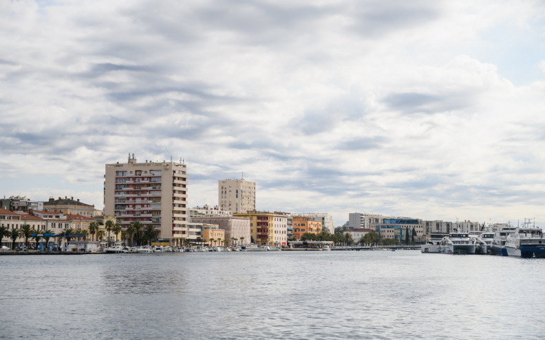 Promjena vremena stiže u Zadar uz pljuskove, grmljavinu i snažne udare vjetra