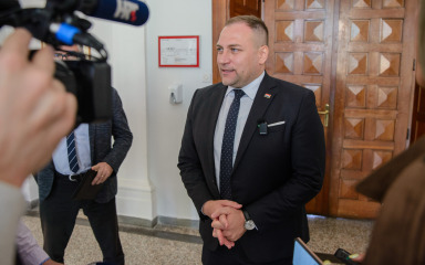 Ministar Vlajčić u Gospiću: Lički poljoprivrednici upozorili na probleme s otpadom i pašnjacima