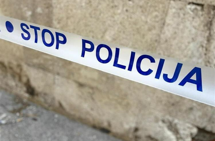 U požaru obiteljske kuće poginule tri osobe, neslužbeno riječ o ocu i dvoje djece