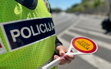 Vozio 280 km/h, snimao se mobitelom i zamalo izazvao tragediju