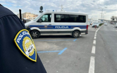 Pojačan nadzor policije zbog gužvi prema moru, vozače pozivaju na oprez