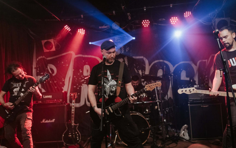 Gitarist Lošeg primjera uoči Vlajternative otkriva zašto punk ne gubi smisao: 'Mainstream promiče pogrešne vrijednosti, punk nudi alternativu'