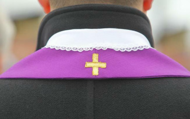 Zid šutnje o svećeniku osumnjičenom za seksualno zlostavljanje: “Sve sam rekao Vatikanu i policiji”