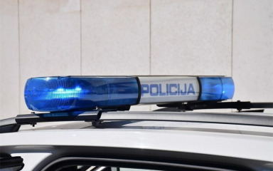 Žena (61) krala parfeme, muškarac (47) provalio u kafić