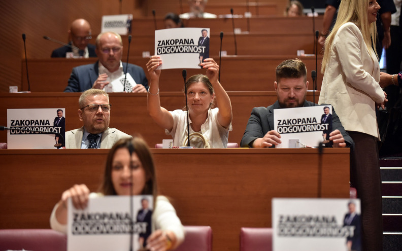 Oporba prikupila 50 potpisa za pokretanje postupka opoziva Vlade