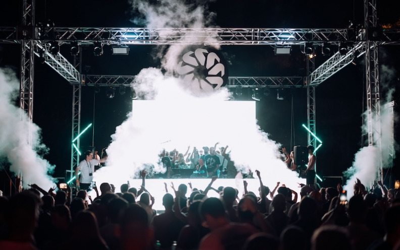 Britanska DJ-ica Sam Divine oduševila Zadar, festivalska euforija nastavlja se već večeras uz Emanuela Satieja