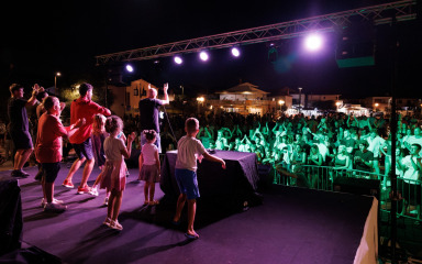 Vojko V održao koncert na rivi u Petrčanima
