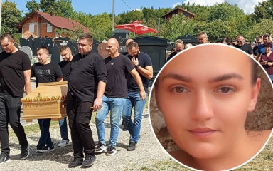 U Kotor Varošu se oprostili od Dragane, Omišani položili vijenac s posebnom porukom