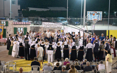 Tambure, kolo i stare pjesme: Sukošan oživio tradiciju, publika tražila još
