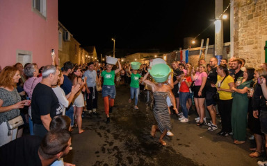 Vrške ćakule u znaku munještine, običaja i domaće spize: ‘Ljudi nas već danima zovu’