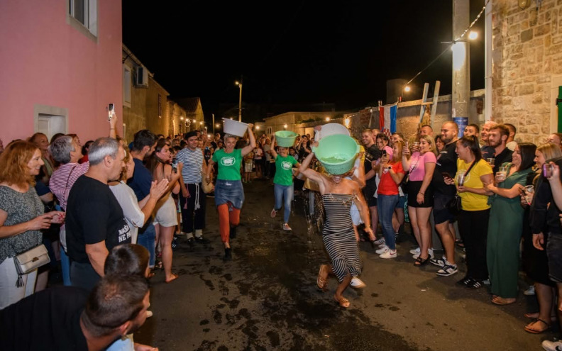 Vrške ćakule u znaku munještine, običaja i domaće spize: 'Ljudi nas već danima zovu'