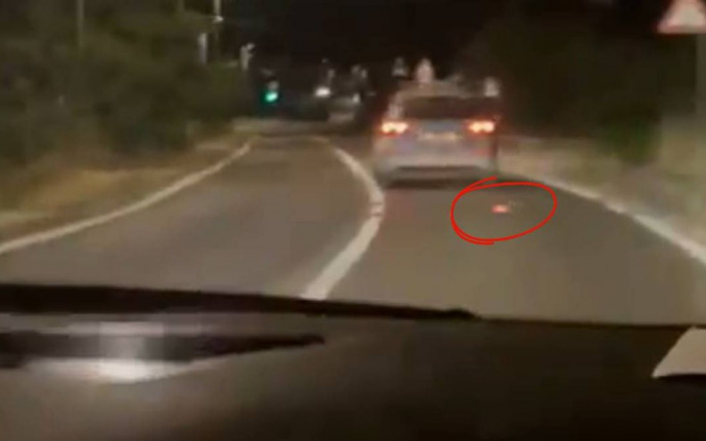 NESLUŽBENO Snimka bacanja opuška iz policijskog vozila nastala krajem svibnja