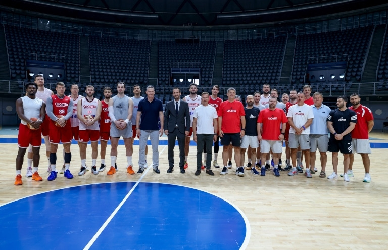 Košarkaška reprezentacija na Višnjiku: Uoči susreta s Latvijom posjetili ih gradonačelnik Erlić i župan Bilaver