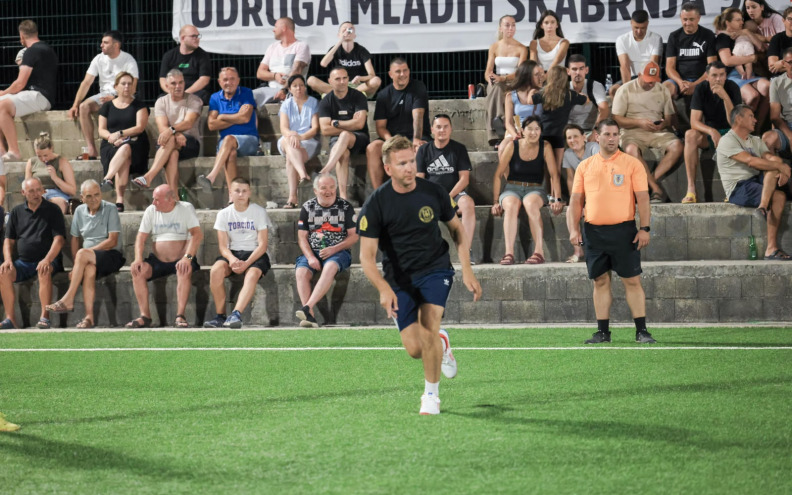 [FOTO] Centar osvojio varoški turnir u Škabrnji, posebnu pažnju privukla utakmica veterana