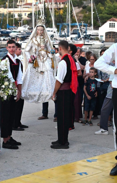 Na otoku Ižu svečano proslavljena Velika Gospa