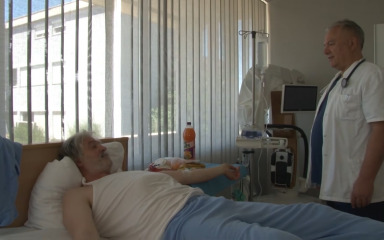 Ričard se vratio s novom „Terapijom“, uz njega glumi i cijenjeni zadarski liječnik
