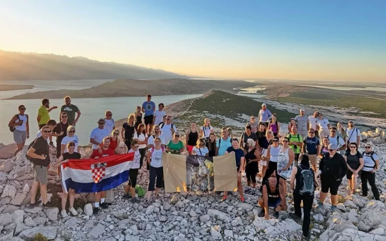 Hodočasnici za Veliku Gospu dočekali izlazak sunca na najvišem vrhu Paga
