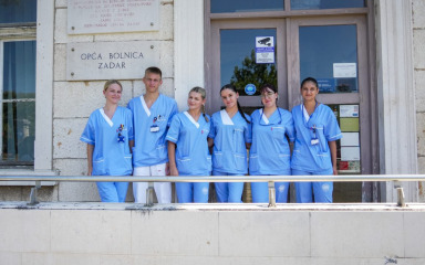 Petero donedavnih učenika zagrebačke škole za medicinske sestre pojačalo OB Zadar: ‘Više od mora oduševile su nas kolegice i kolege’