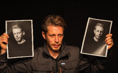 Nakon uspješnog otvaranja večeras monodrama „Help Is Available” i izvedbeni projekt „Kruh anđela”
