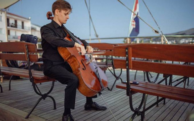 PagArtFestival otvoren uz spektakularni koncert na brodu za koji se tražilo mjesto više