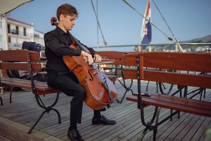 PagArtFestival otvoren uz spektakularni koncert na brodu za koji se tražilo mjesto više