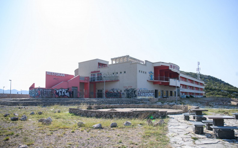 NEDOVRŠENI HOTEL »Velebitska kraljica« i šesti put ostala bez investitora