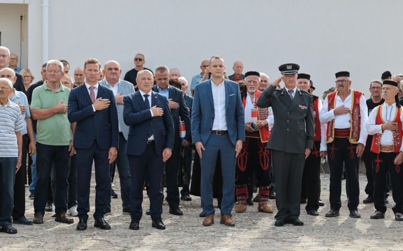 Tomo Medved otkrio spomenik 13 mještana stradalih u Domovinskom ratu