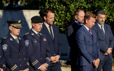 Uoči Dana policije odana počast poginulim hrvatskim policajcima na Gradskom groblju u Zadru