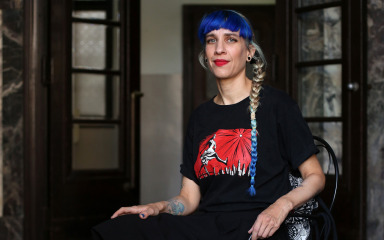 Maša Kolanović ovu subotu u Knjigozemskoj predstavlja roman »Materina«