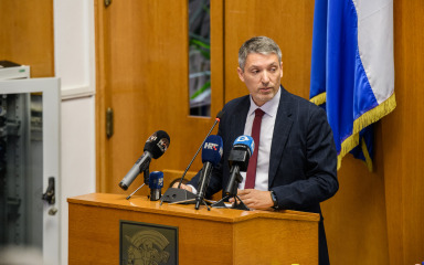 Gaši prozvao gradonačelnika zbog OŠ Šimuna Kožičića Benje: ‘Skandalozan početak nastave’