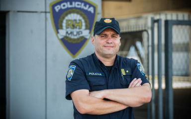 Dvoje zadarskih policajaca dobilo Medalju za izuzetan pothvat. Marin izvlačio čovjeka iz vatre, Tamara teško ranjena nožem