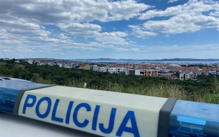 Dvojica maloljetnika za volanom bez položenog ispita, jedan vozio bez kacige