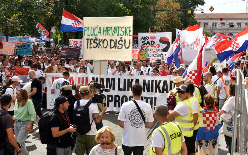 Tomašević i Grmoja među tisućama na Trgu: „Danas je naše da slušamo“
