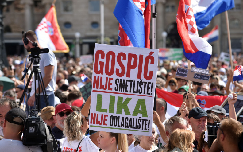 Bušić s prosvjeda poslao jasnu poruku Vladi: „Nema predaje, nećemo odustati“