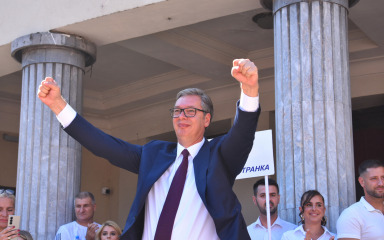 Srbijanski predsjednik u neizvjesnoj političkoj bitki