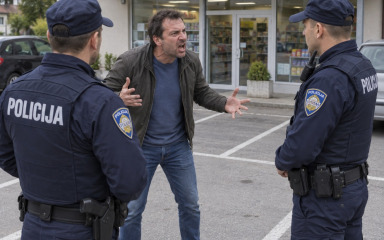 DIVLJAO U RTINI! Pijani Ukrajinac vikao, psovao policajce: ‘Napravit ću nered…’