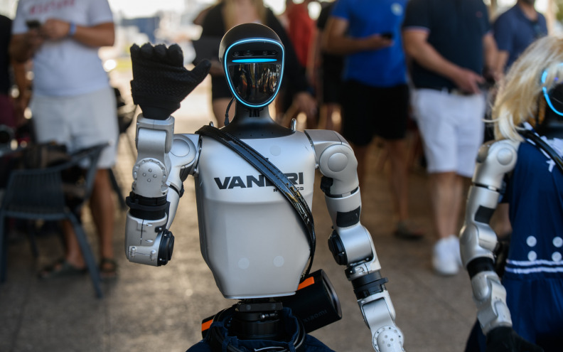 Humanoidna robotica Tonka predvodila robotski konvoj u Zadarskom kanalu