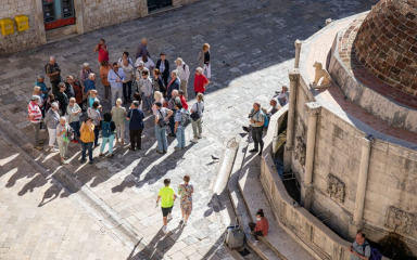 BUDUĆNOST HRVATSKOG TURIZMA Stanovi postaju apartmani, stanovnici sele na rubove, a ljeta sve – teža