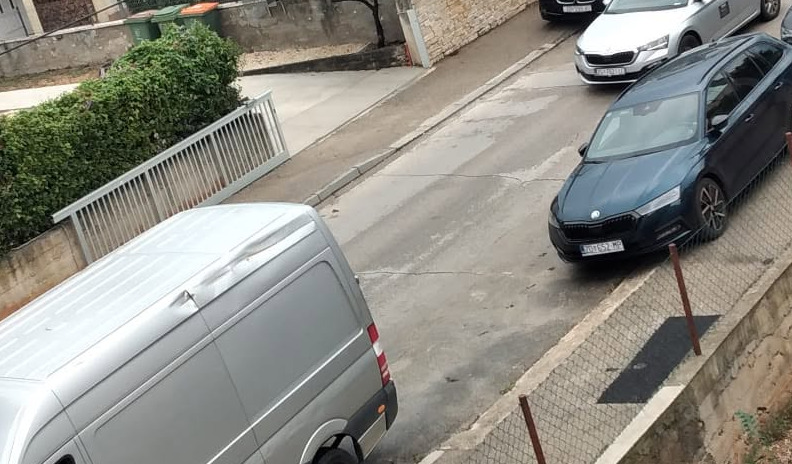 BURNA REAKCIJA ZADRANKE! Građanka upozorava na 'kaos' u jednoj ulici: 'Masovno to rade...'
