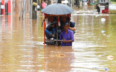 Više mrtvih u poplavama i odronima u Indiji i Nepalu