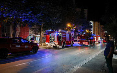 Trogodišnje dijete teško ozlijeđeno u požaru u Ulici Franka Lisice, liječnici mu se bore za život