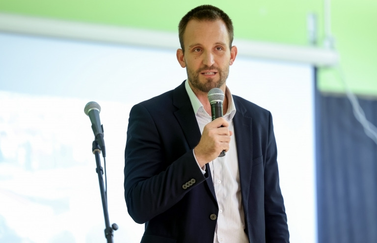 Prvog dana nastave gradonačelnik Erlić posjetio energetski obnovljenu OŠ Stanovi: 'Želim vam da budete ljudi'