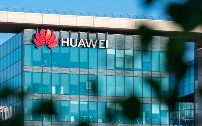 Huawei zbog velike potražnje u Kini ograničava prodaju AI opreme u inozemstvu